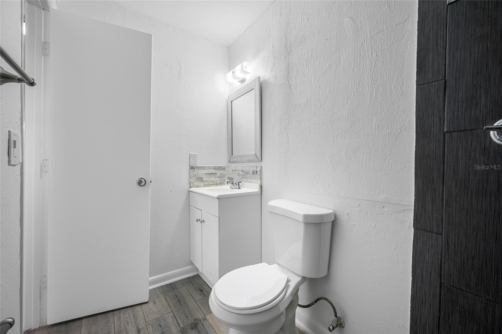 NORTH LAKES SEC B UNIT - Residential