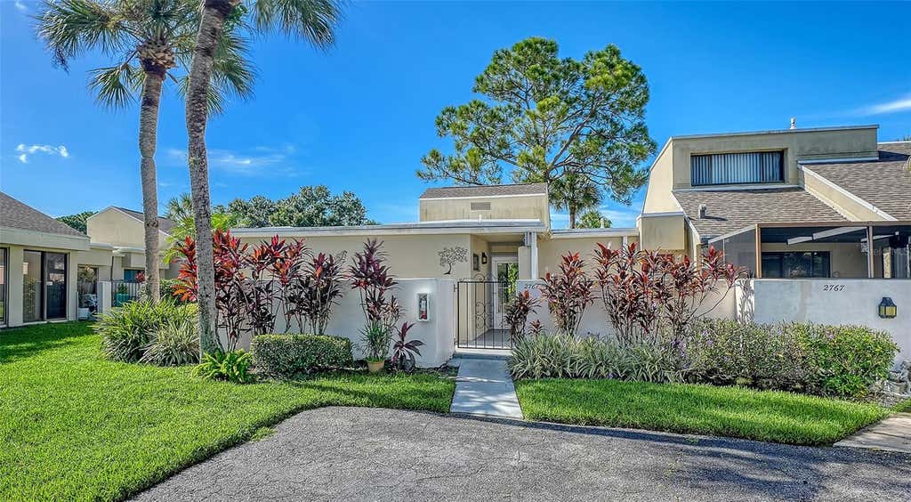 Photo of 2761 Horseshoe Court #Q4, Sarasota, FL 34235 (MLS # A4702031)