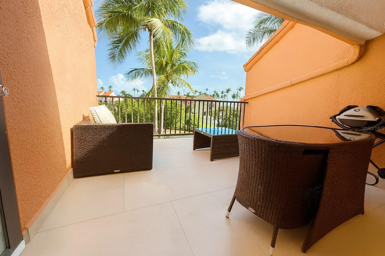 BEACH VILLAGE, PALMAS DEL MAR - Residential