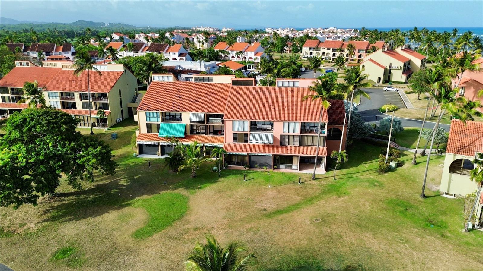 BEACH VILLAGE, PALMAS DEL MAR - Residential