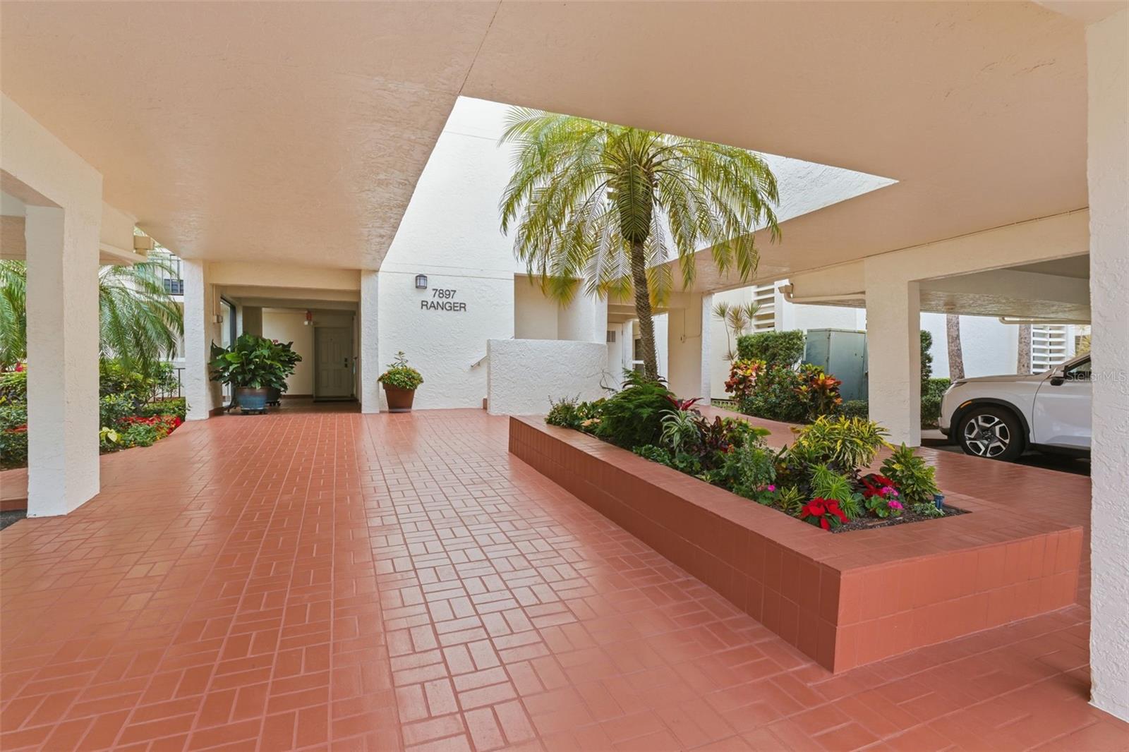 HARBOURSIDE CONDO - Residential