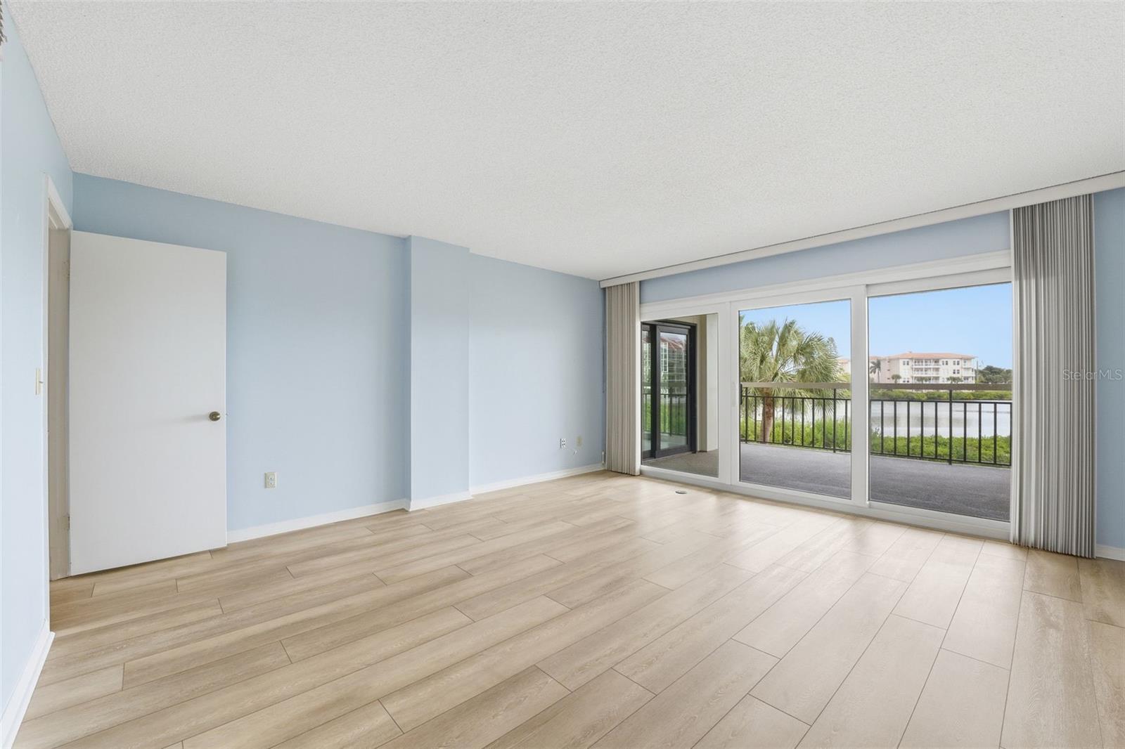 HARBOURSIDE CONDO - Residential