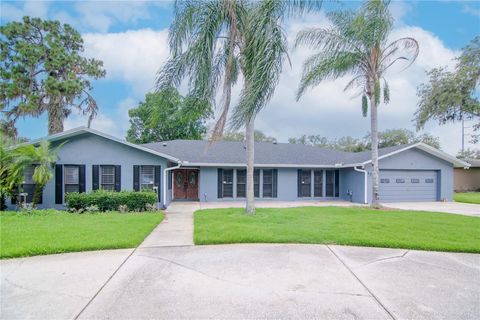 A home in WINTER HAVEN