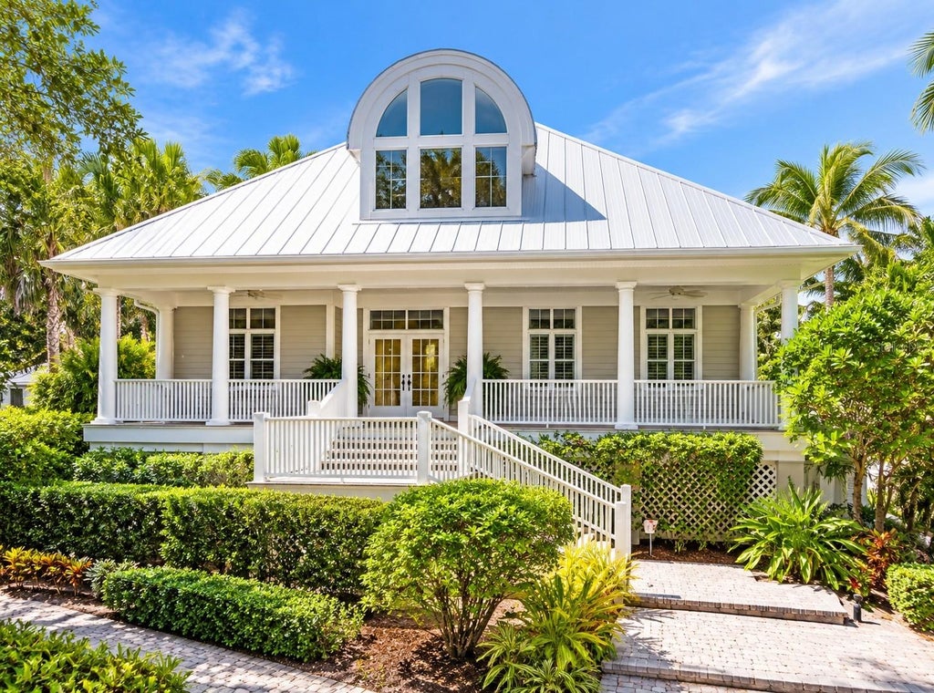 Photo of 8846 Fishermens Bay Drive, Sarasota, FL 34231 (MLS # A4710673)