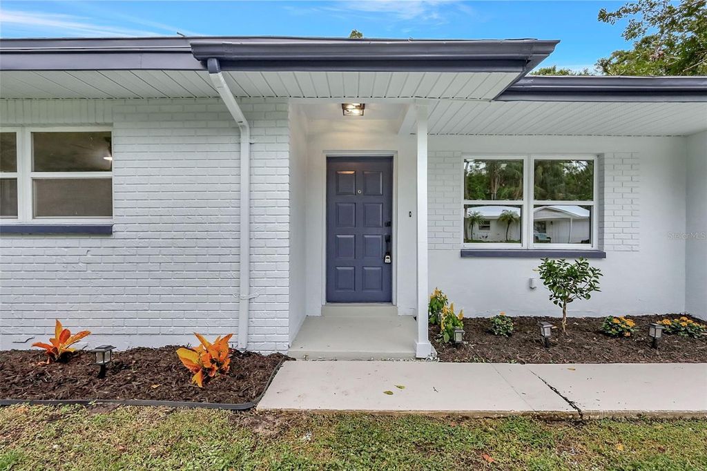 Photo of 559 Vine Avenue, Dunedin, FL 34698 (MLS # O6328161)