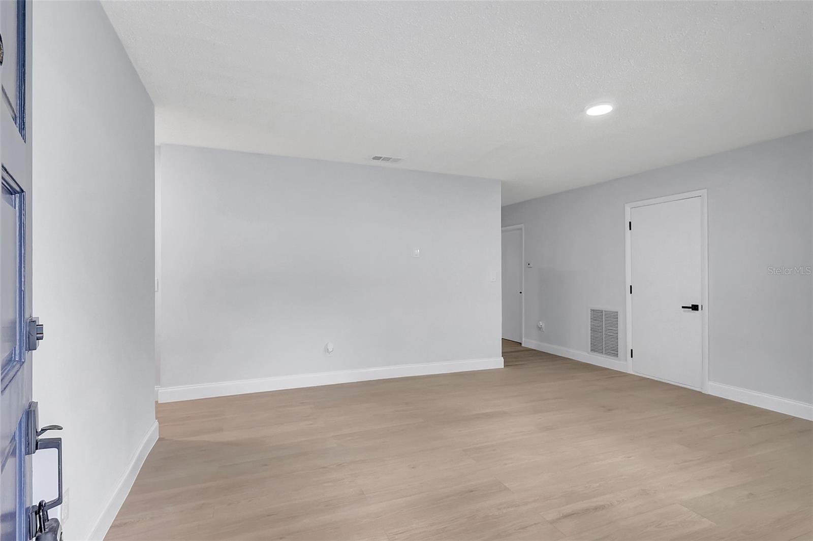 559 VINE AVENUE