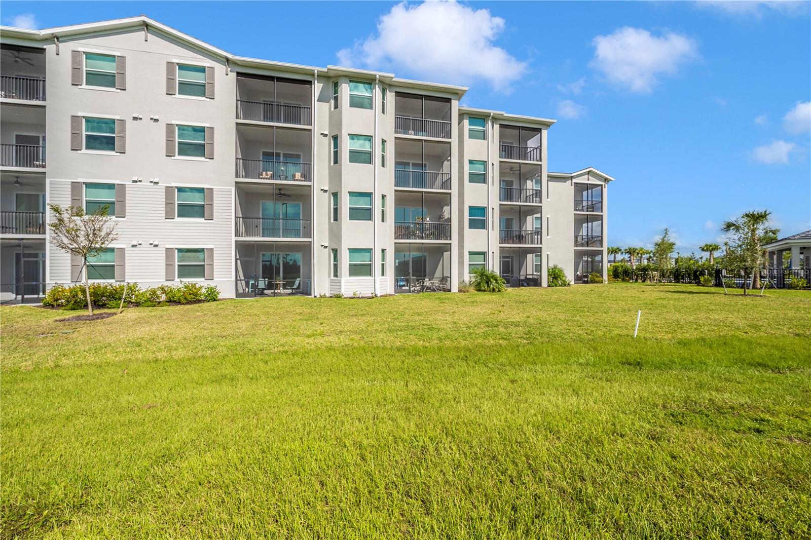 WELLEN PARK GOLF & COUNTRY CLUB - Residential Lease