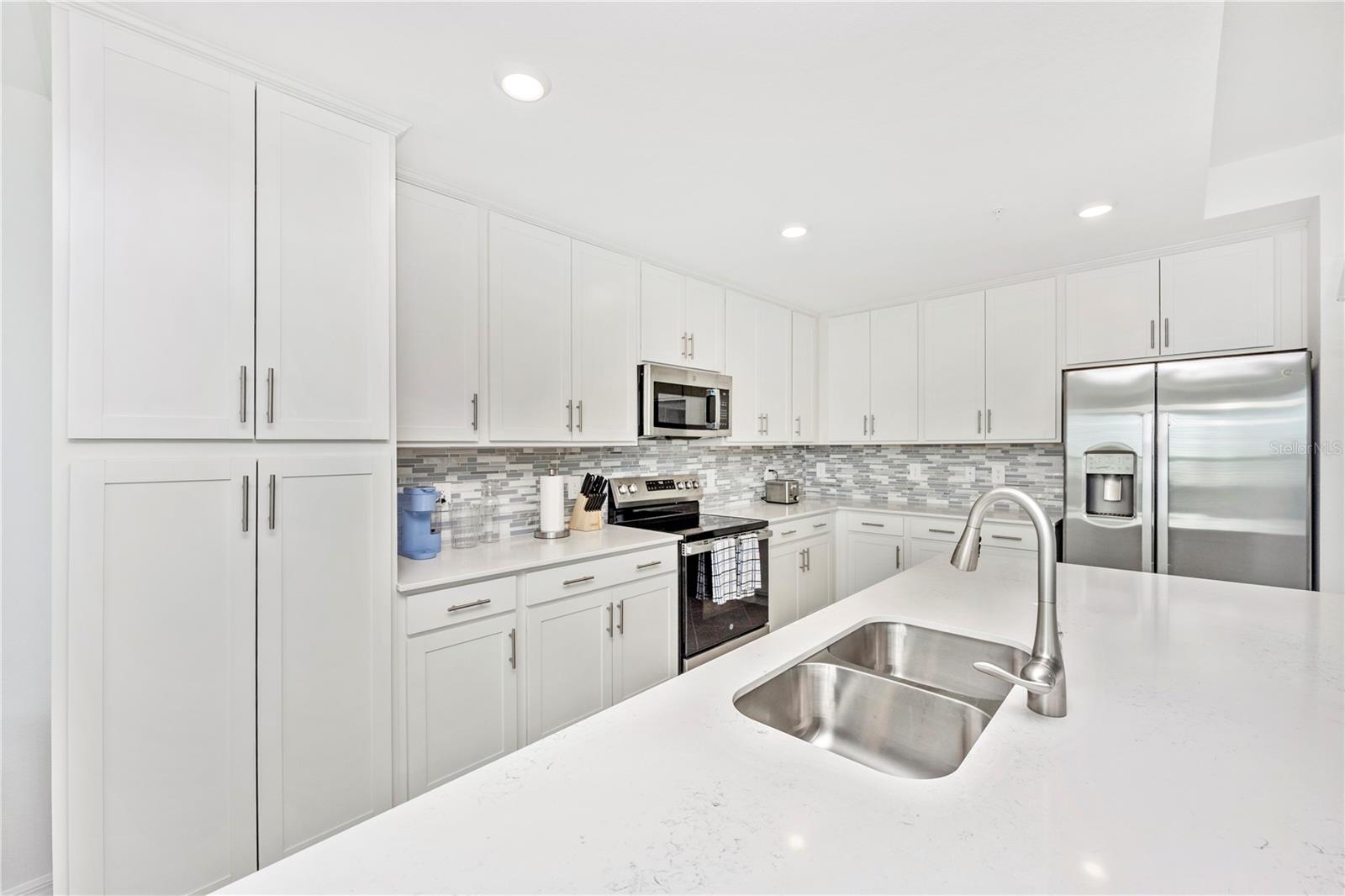 WELLEN PARK GOLF & COUNTRY CLUB - Residential Lease