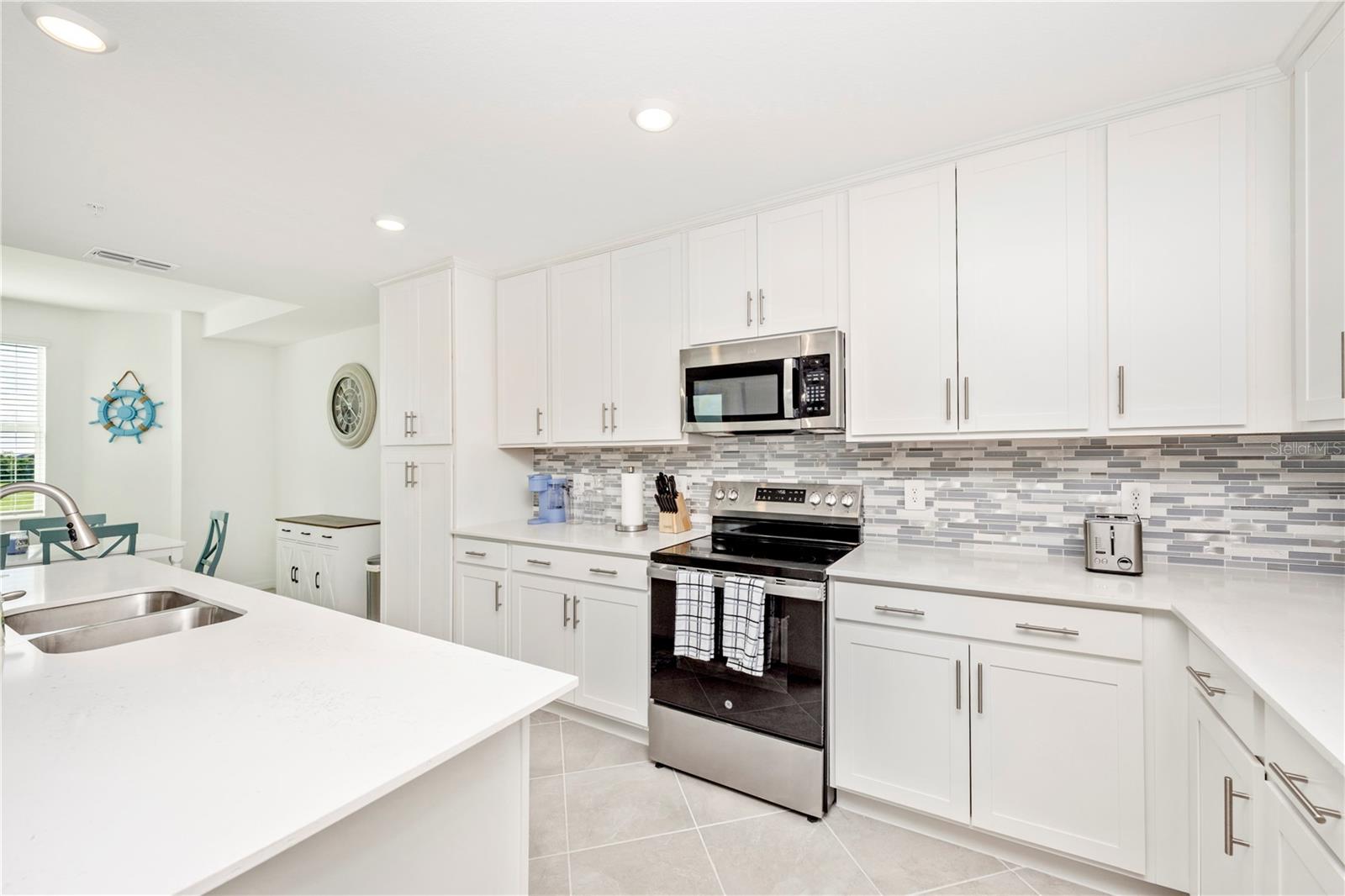 WELLEN PARK GOLF & COUNTRY CLUB - Residential Lease