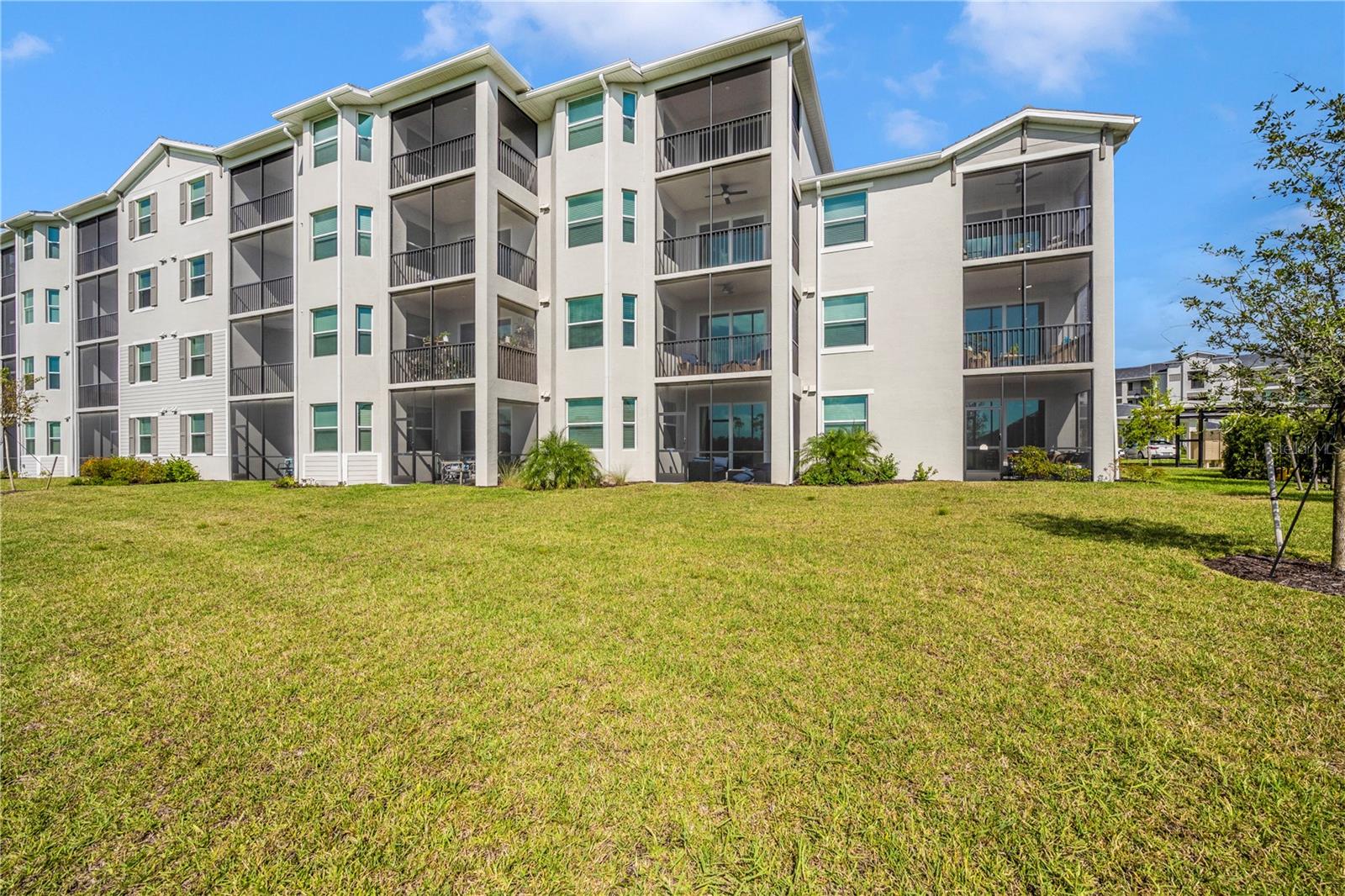 WELLEN PARK GOLF & COUNTRY CLUB - Residential Lease