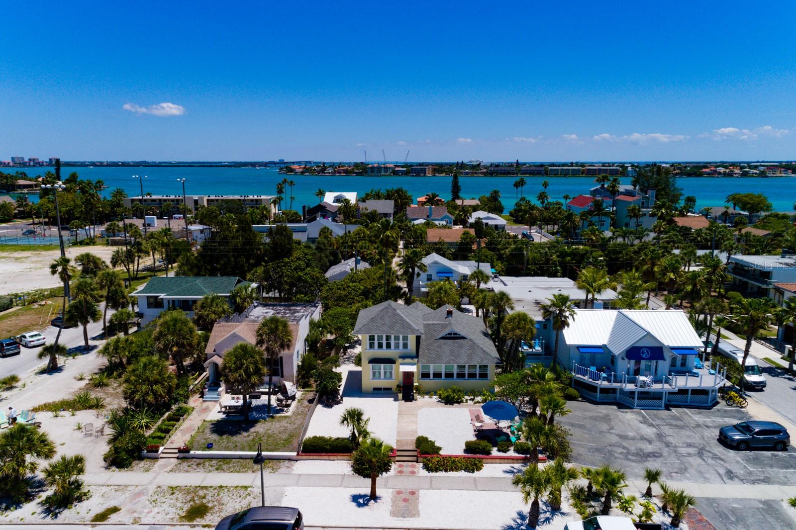 PASS A GRILLE BEACH!! The beach is across the street...no houses to block your view. An original fine, private home with lots of atmosphere and comfortable living. The owners have taken excellent care of the home and rent to those who enjoy the vintage beach feeling. Excellent views of the Gulf of Mexico. Very roomy home with nice furniture. Large lot with privacy. Walk over the sand dunes and bathe in the blue/green waters that will soothe your soul. You can walk all over the village and see the water. Good restaurants nearby. Ice cream shops. Fun bars. Pickle Ball courts. Tennis courts. Free rides to the grocery and restaurants. Enjoy the stunning sunsets. Eat a cheeseburger at the Paradise Grille and a grouper sandwich at the Hurricane. Rent a paddle board. OR just sit on the sand and love life.
Pass A Grille is the best little Village on the West Coast of Florida.