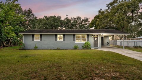 Photo of 2515 Crystal Lake Acres Drive, Lakeland, FL 33801 (MLS # L4957978)