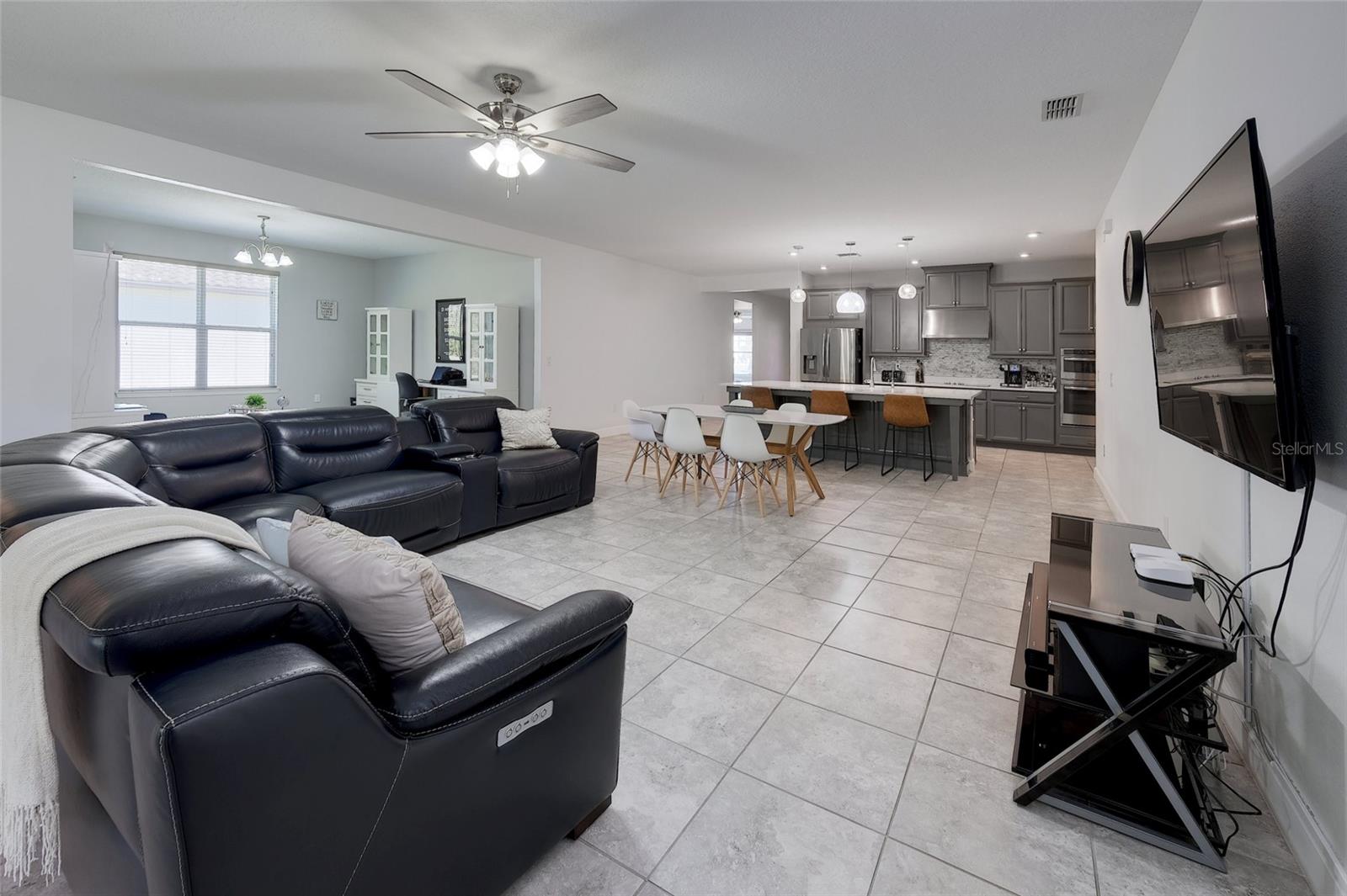 BELLALAGO PH B-2 - Residential