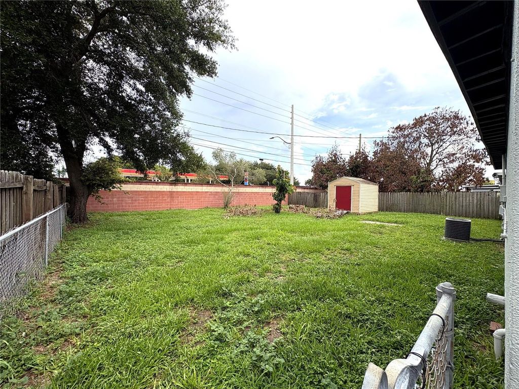 Photo of 821 S Solandra Drive, Orlando, FL 32807 (MLS # O6419485)