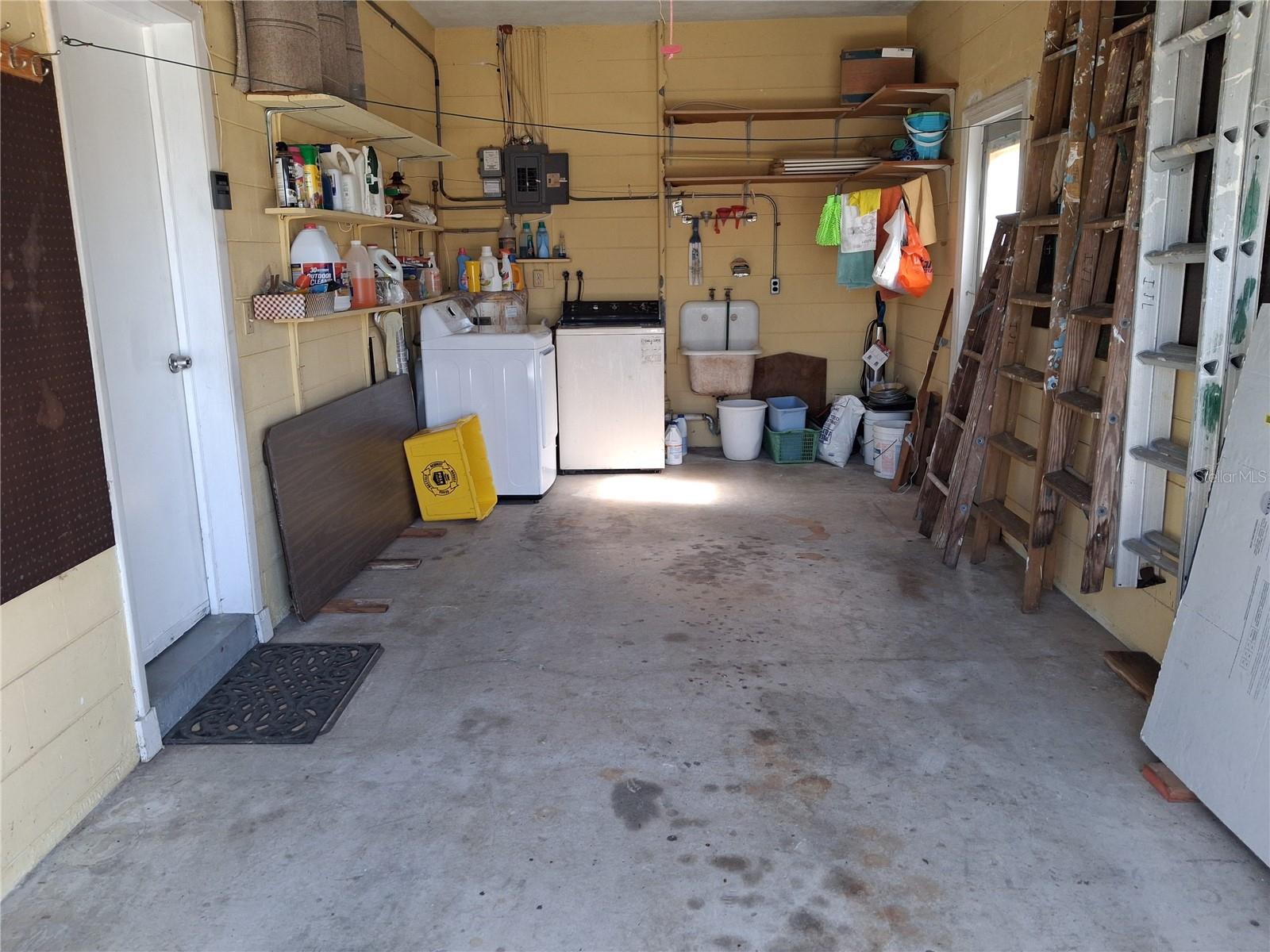 SUN RAY HOMES 1 - Residential