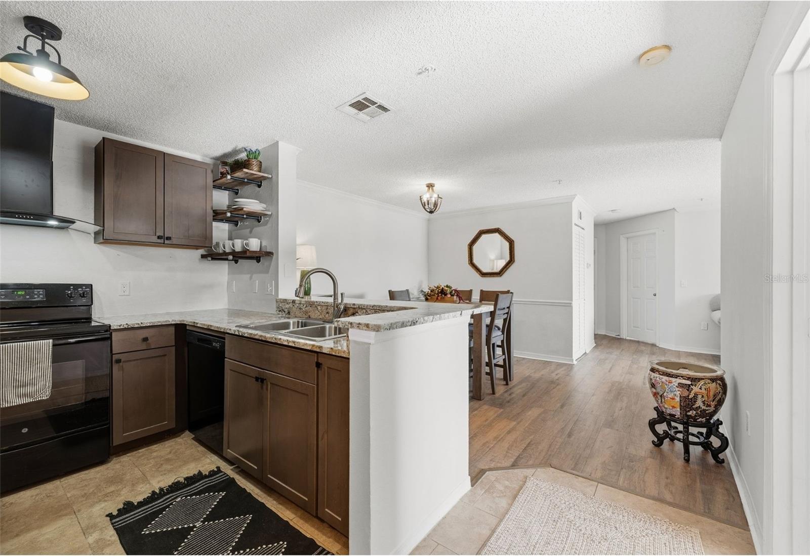 VILLAS AT LAKESIDE - Residential