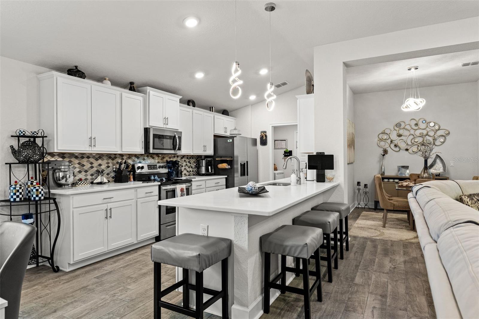 657 W TWISTED OAKS DRIVE