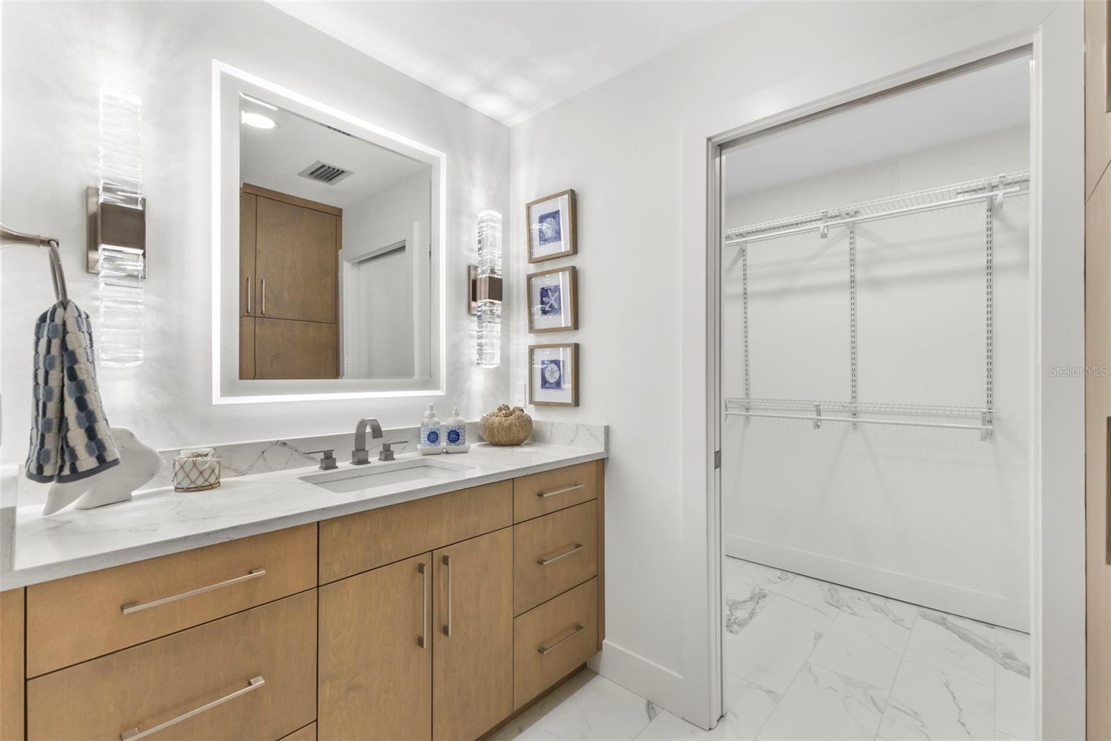 KEY TOWER SOUTH - Residential