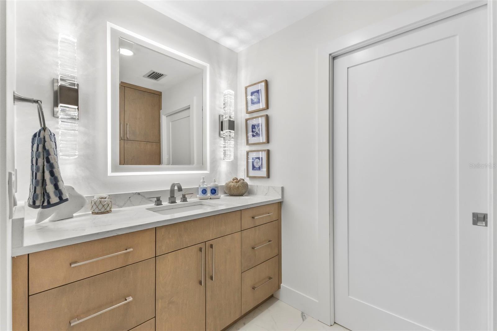 KEY TOWER SOUTH - Residential