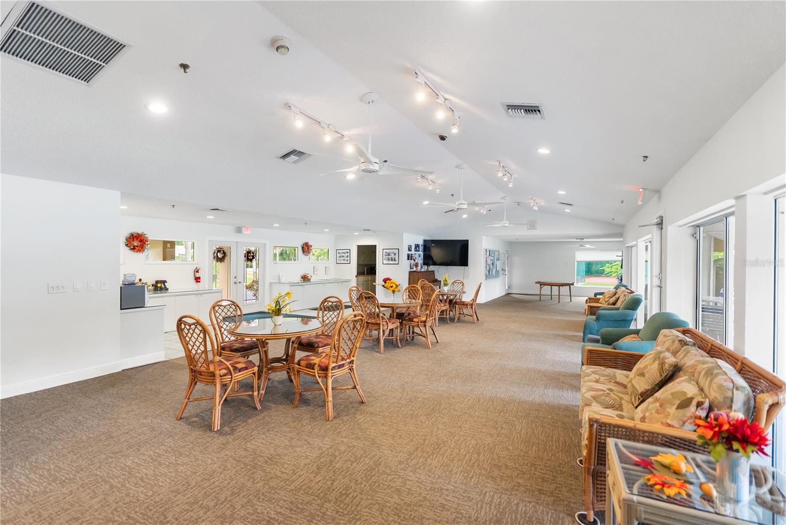 VILLAGE GARDENS PH 2 - Residential Lease