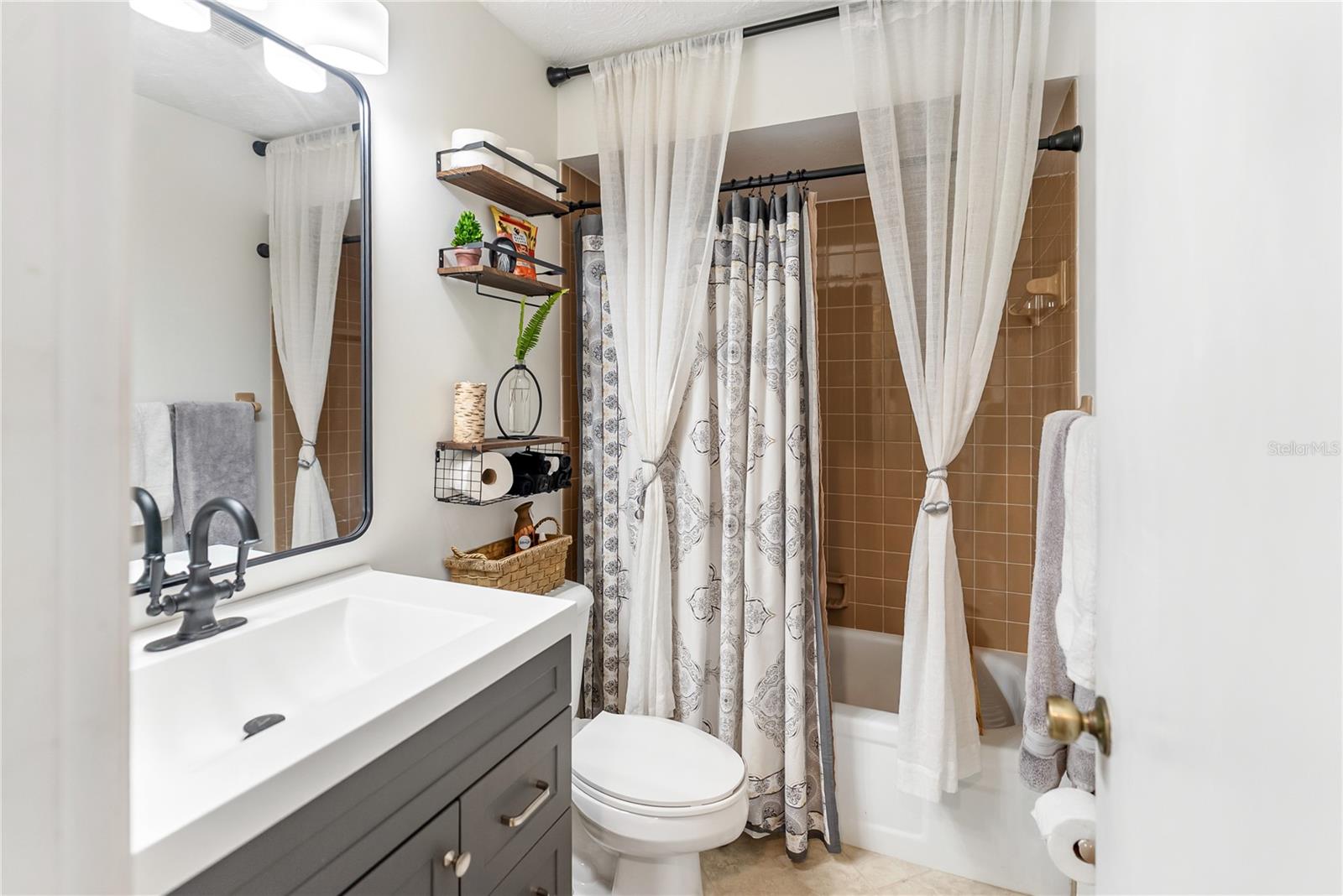 VILLAGE GARDENS PH 2 - Residential Lease