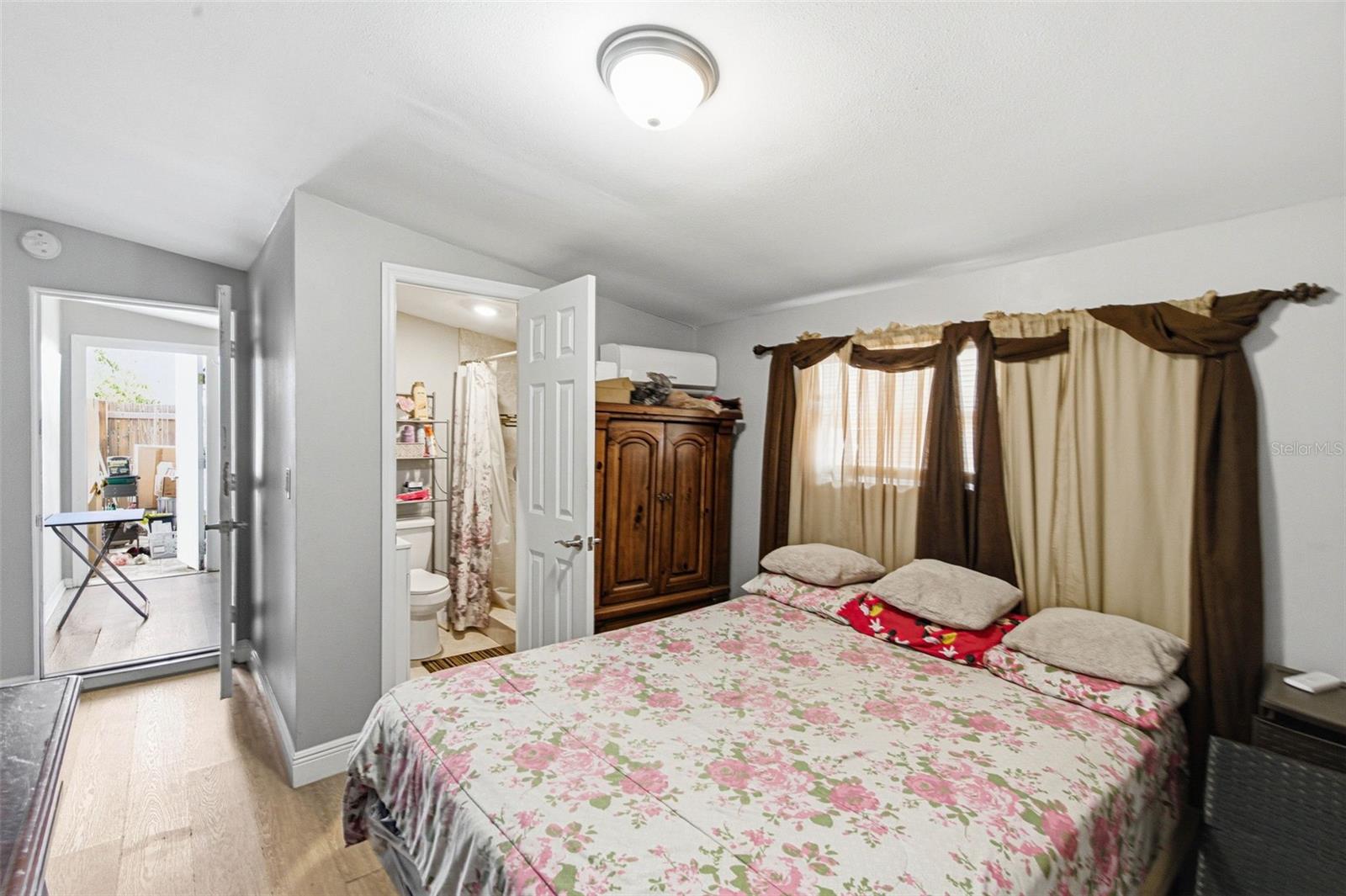 PINE CREST VILLA ADD 5 - Residential