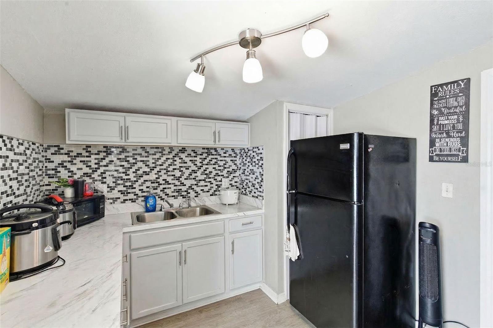 PINE CREST VILLA ADD 5 - Residential