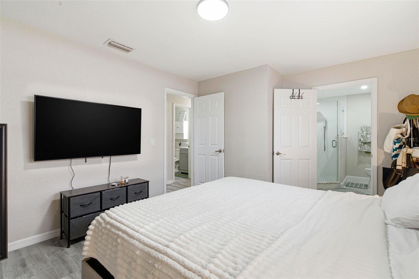 PINE CREST VILLA ADD 5 - Residential