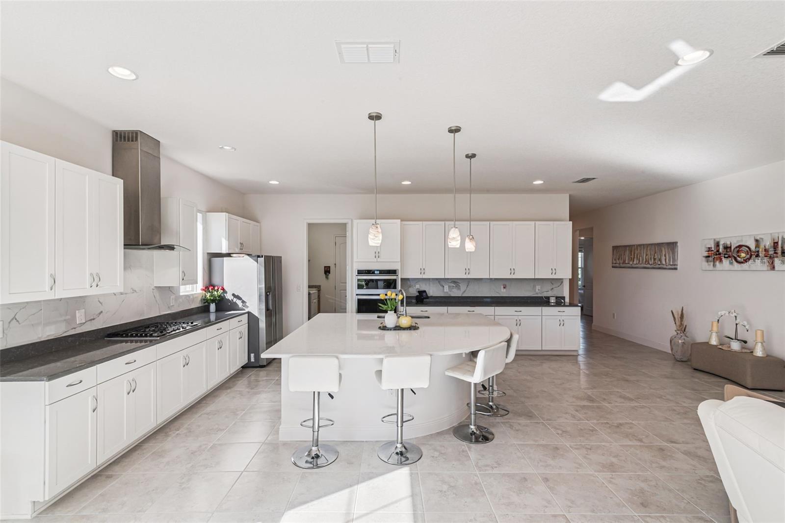 5081 TWIN LAKES BOULEVARD