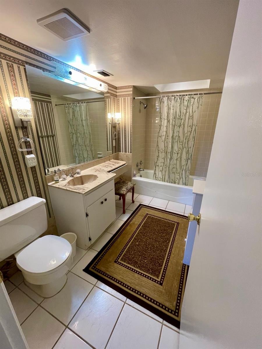 MORTON VILLAGE CONDO PH I - Residential Lease