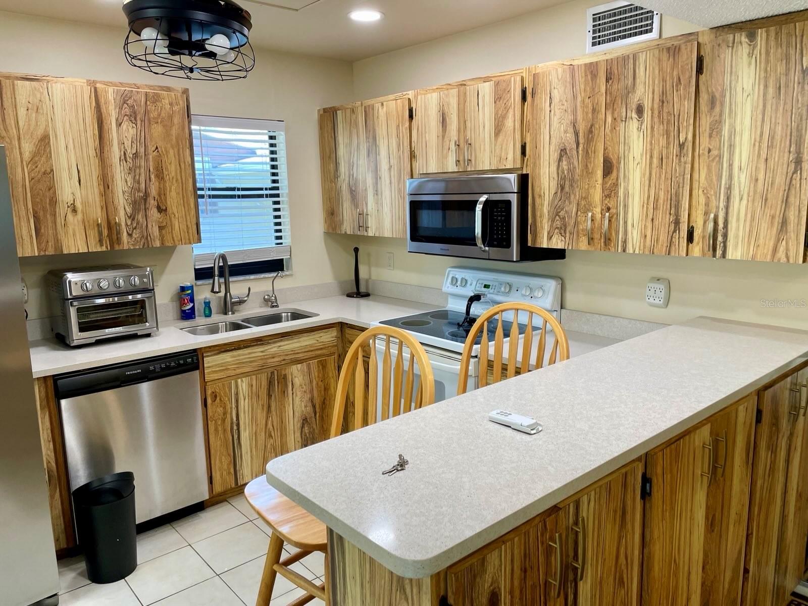 MORTON VILLAGE CONDO PH I - Residential Lease