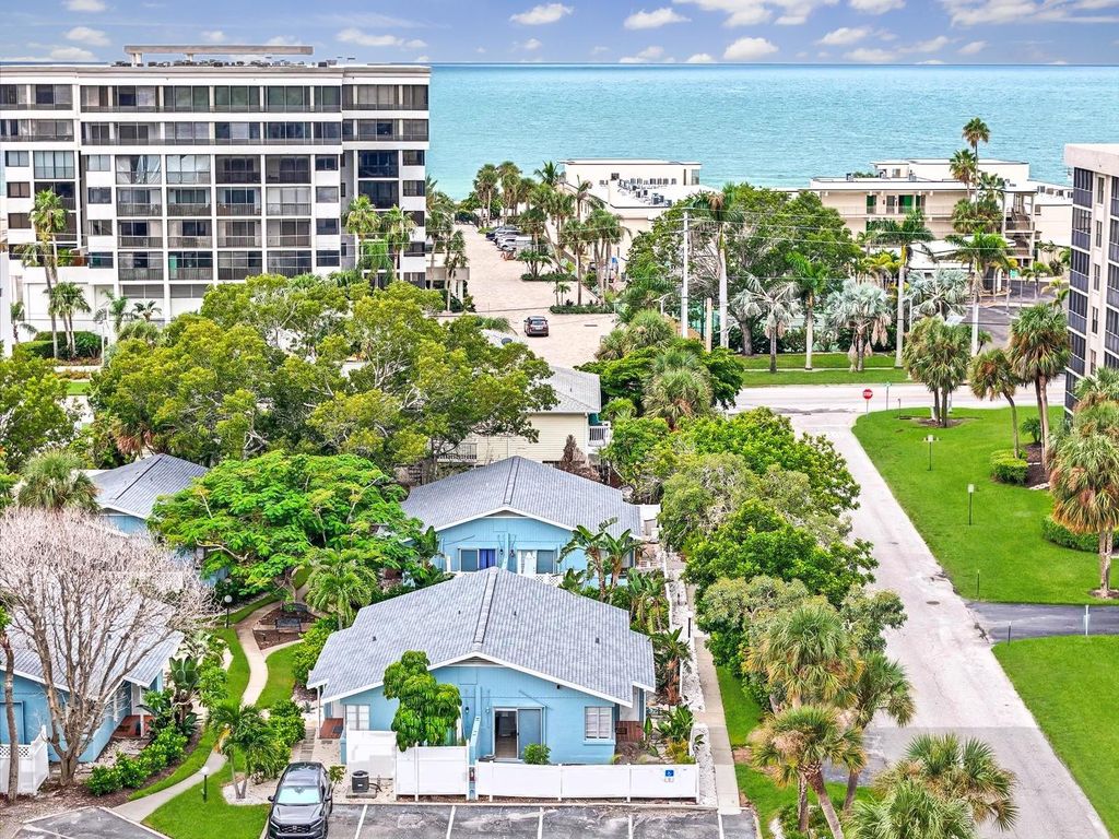 Photo of 170 Roosevelt Drive #1, Sarasota, FL 34236 (MLS # A4662418)
