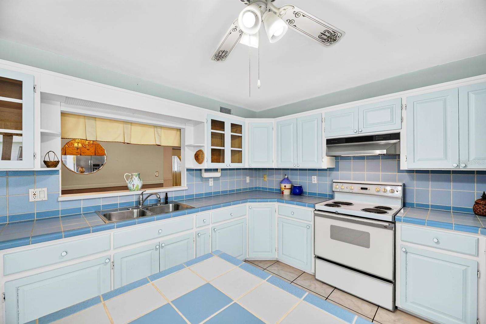 521 S LARRY CIRCLE