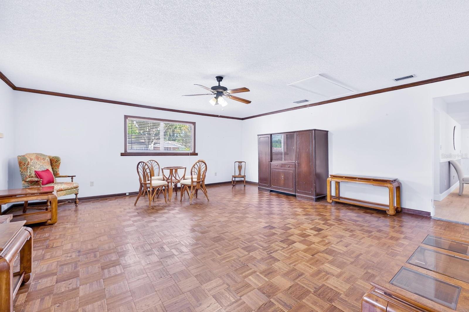 521 S LARRY CIRCLE