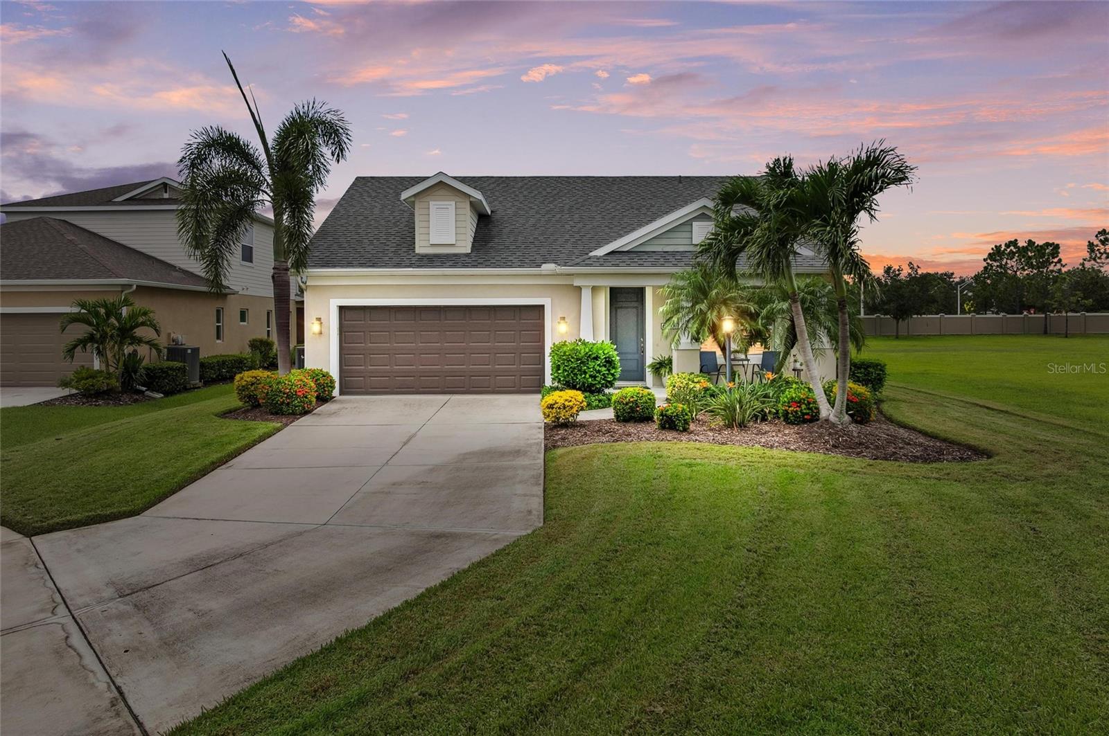 Welcome to 6908 White Willow Ct, a stunning 2017-built Neal Communities home located in a desirable Magnolia Point gated community in Sarasota. Nestled at the end of a quiet cul-de-sac, this residence sits on an oversized-feeling lot with an extended side yard, offering both privacy and space.
Step inside and you’ll immediately notice the upgraded flooring, designer lighting, and abundant natural light that make this home truly shine. At the heart of the home, the chef’s kitchen features natural gas cooking, a spacious layout, and a walk-in pantry, overlooking the open living and dining areas—perfect for both everyday living and entertaining.
This versatile floor plan offers 3 bedrooms and 3 baths. The primary suite is a retreat with two walk-in closets and a bright, airy atmosphere. The second bedroom has its own en suite bath, providing comfort and privacy for family or guests. The third bedroom is currently set up as a workout space but can easily be transformed back into a bedroom or adapted to your lifestyle needs. A front flex room, currently used as an office, adds even more functionality.
Step outside to your private pool and spa with gas heater, ideal for year-round enjoyment.
Additional highlights include an epoxy-finished garage with overhead storage, making organization a breeze, and the fact that this home has been meticulously maintained and shows like a model home.
All of this, centrally located to Sarasota’s world-renowned beaches, SRQ Airport, University Town Center, and vibrant downtown Sarasota—placing the best of the area right at your fingertips.