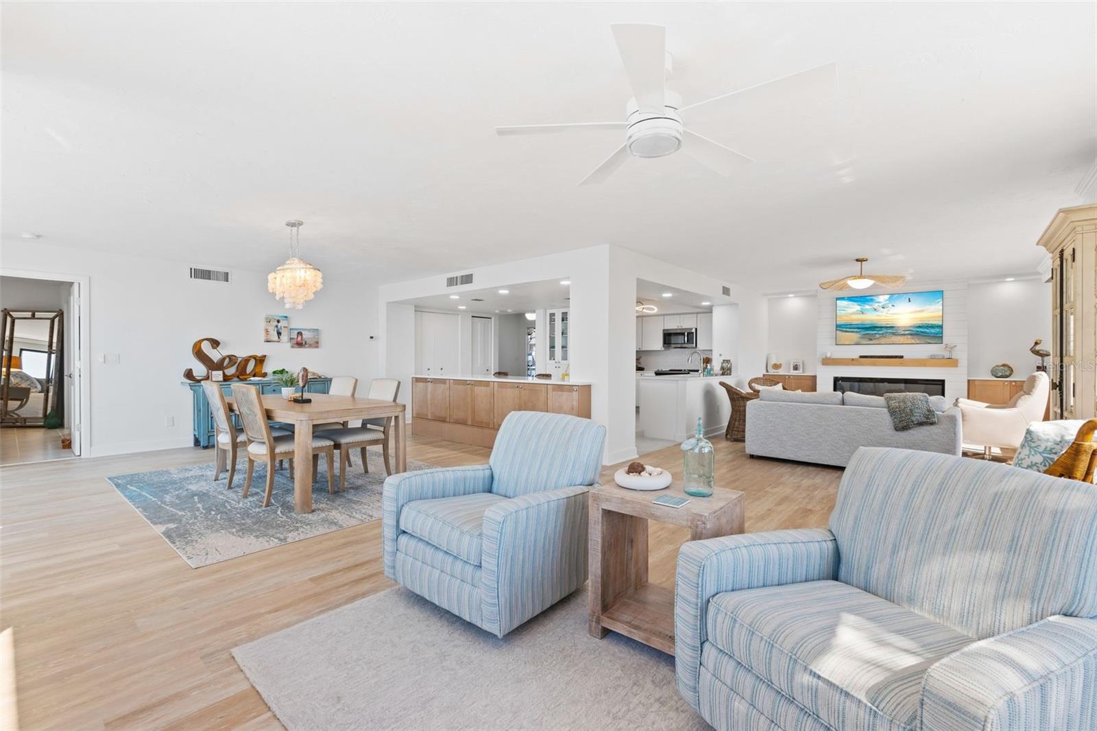 HIDDEN LAGOON BEACH CLUB - Residential