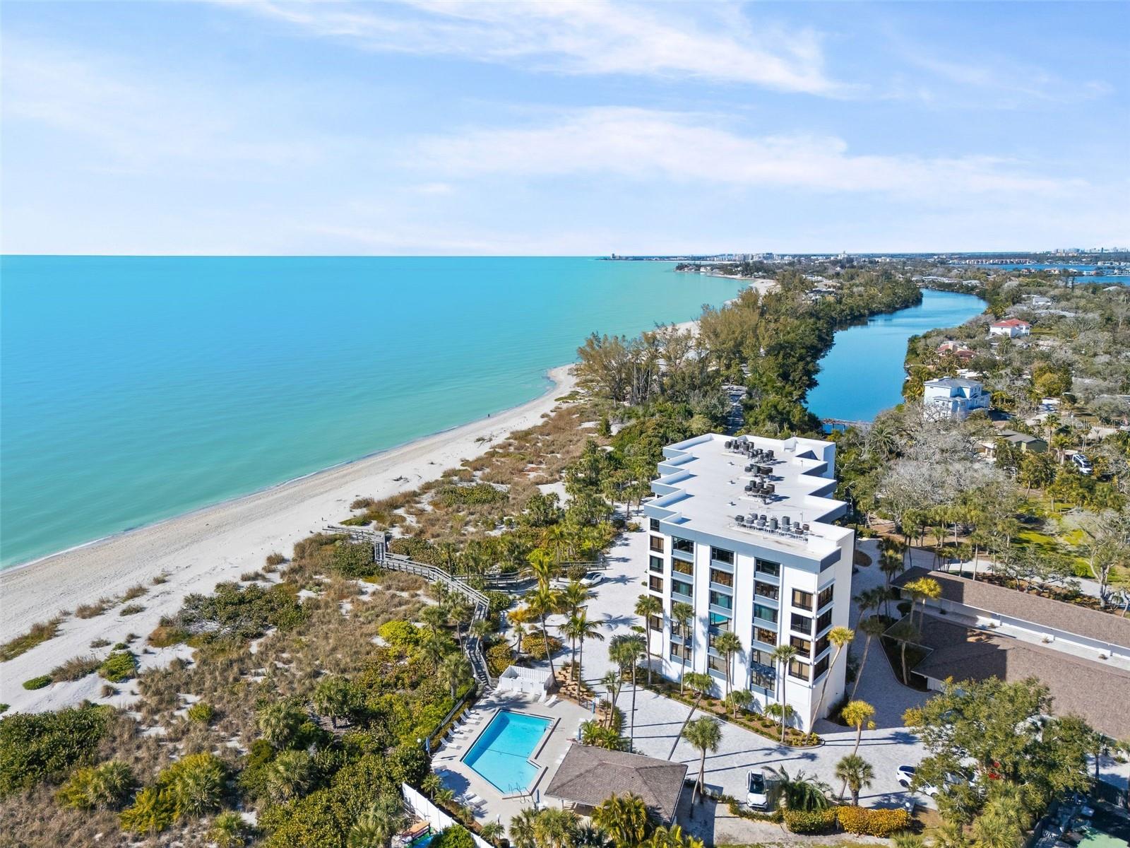 HIDDEN LAGOON BEACH CLUB - Residential