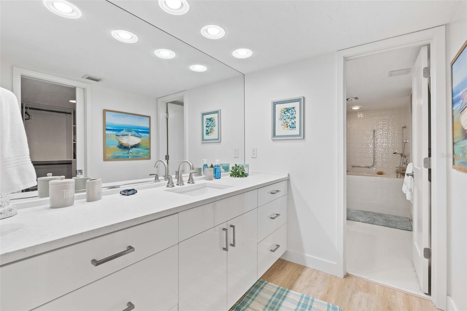 HIDDEN LAGOON BEACH CLUB - Residential