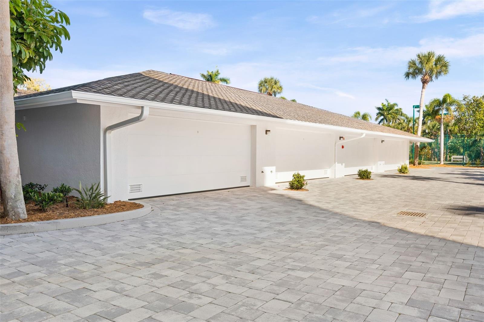 HIDDEN LAGOON BEACH CLUB - Residential