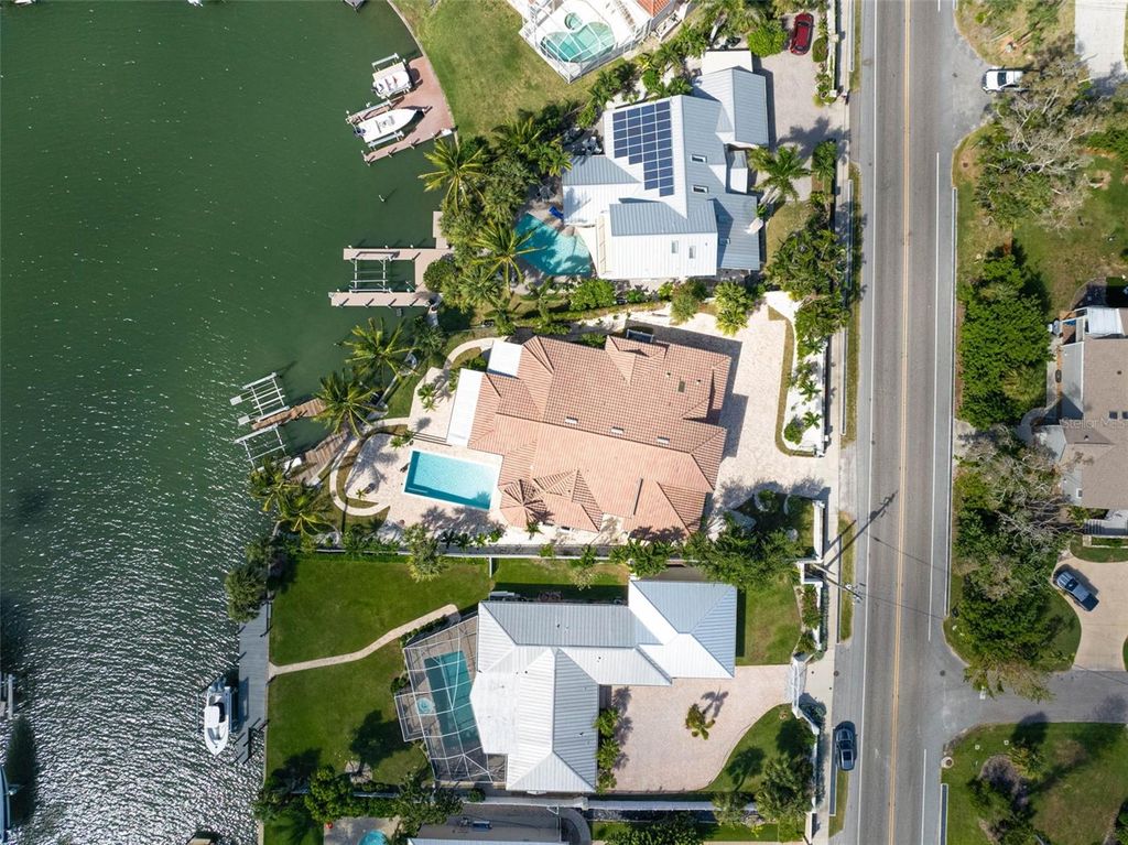 Photo of 548 Siesta Drive, Sarasota, FL 34242 (MLS # A4666528)