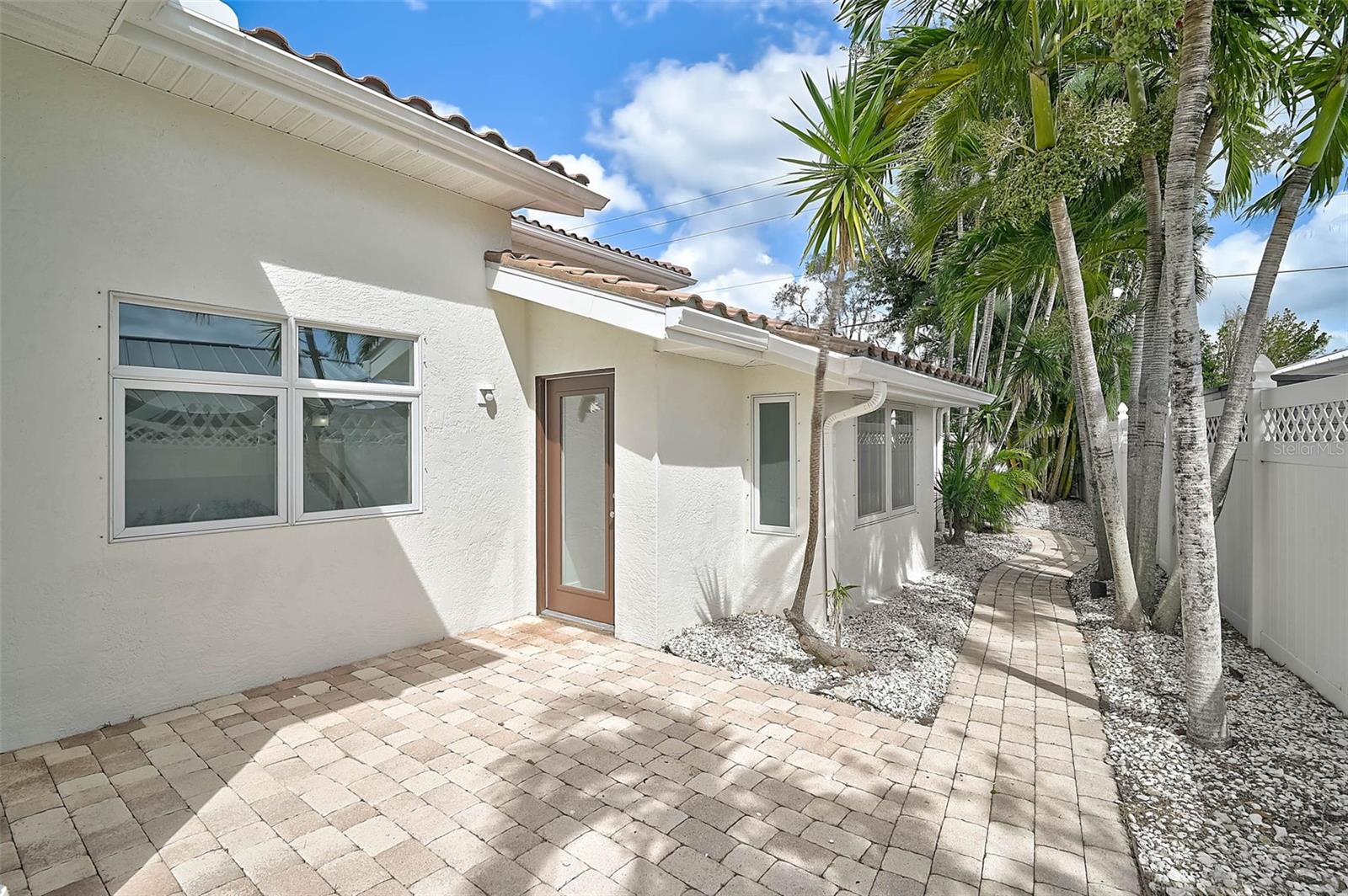 BAY ISLAND SHORES - Residential