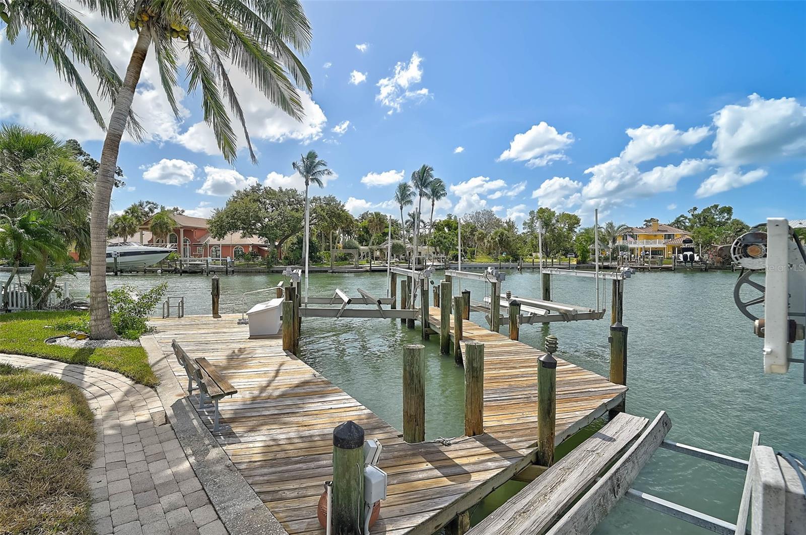BAY ISLAND SHORES - Residential