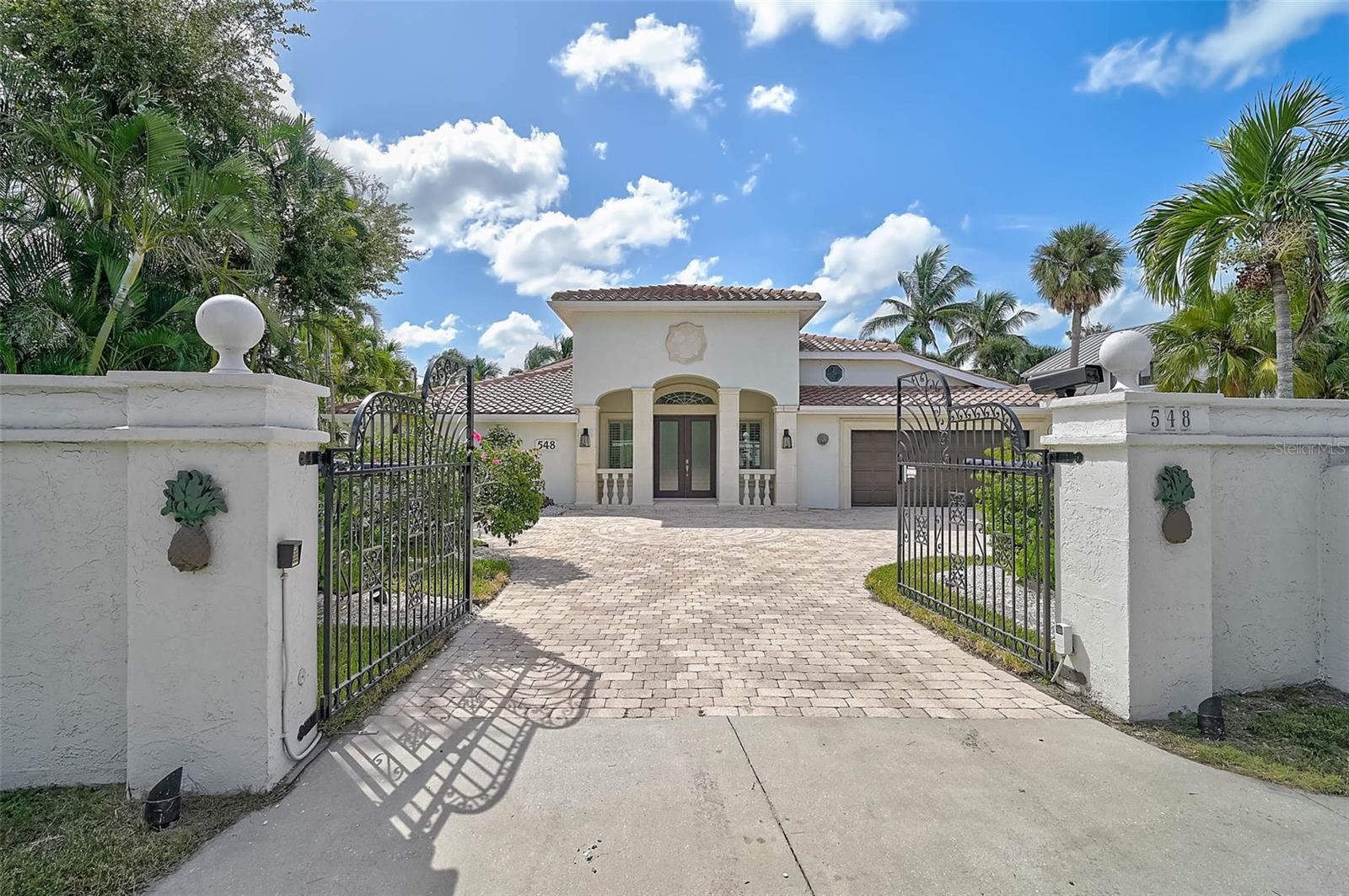 BAY ISLAND SHORES - Residential
