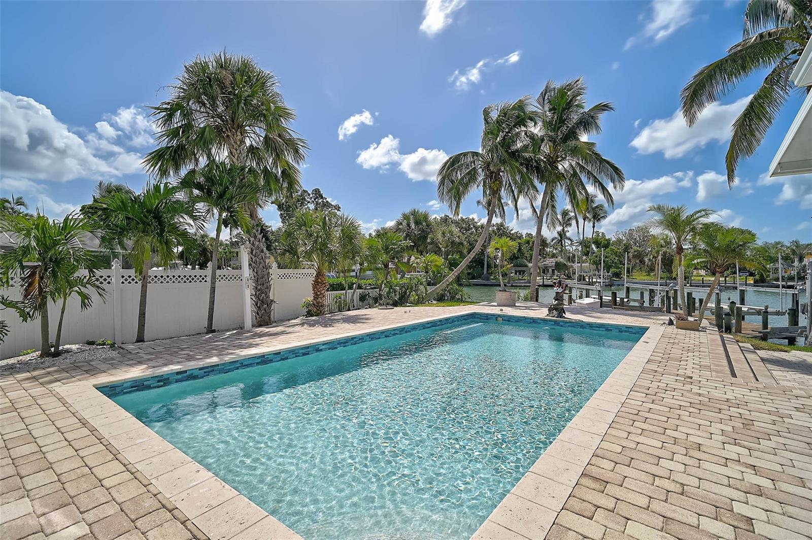 BAY ISLAND SHORES - Residential