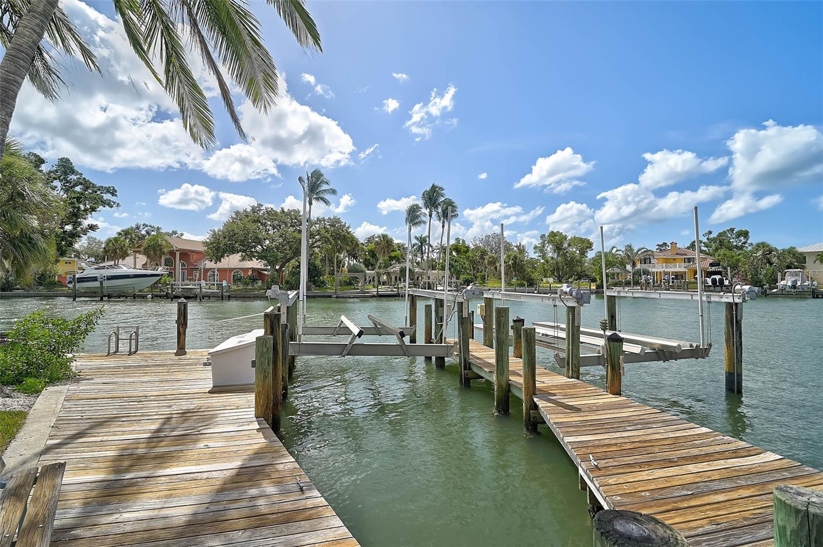BAY ISLAND SHORES - Residential