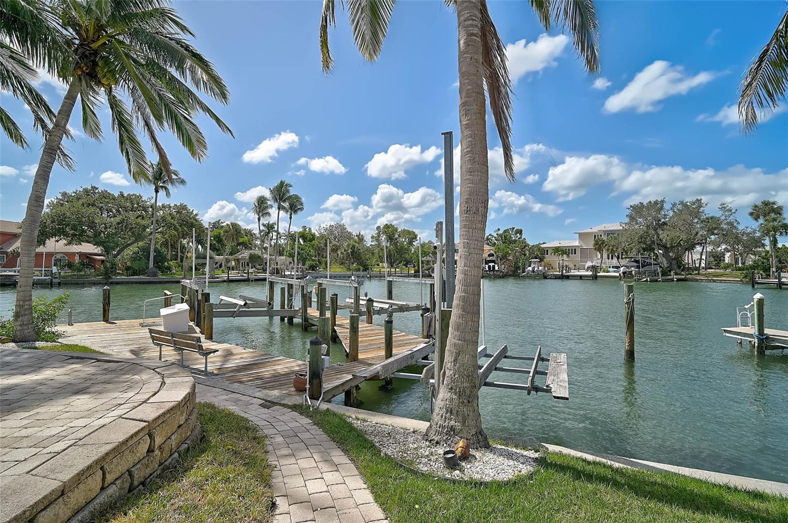 BAY ISLAND SHORES - Residential