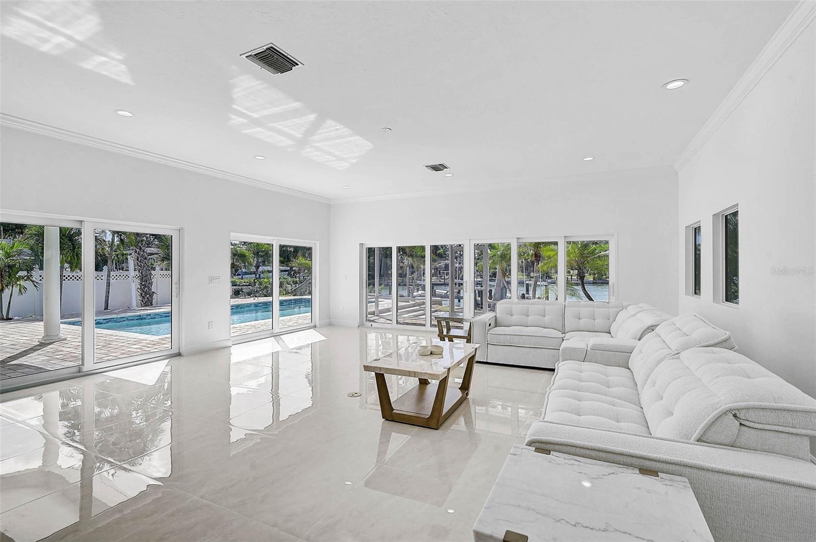 BAY ISLAND SHORES - Residential