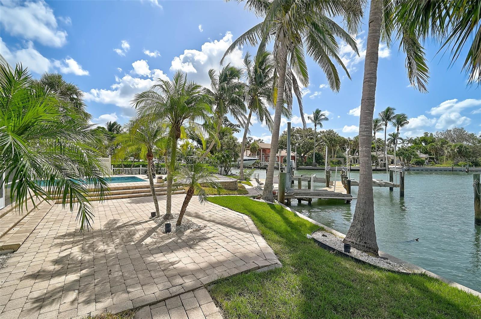 BAY ISLAND SHORES - Residential