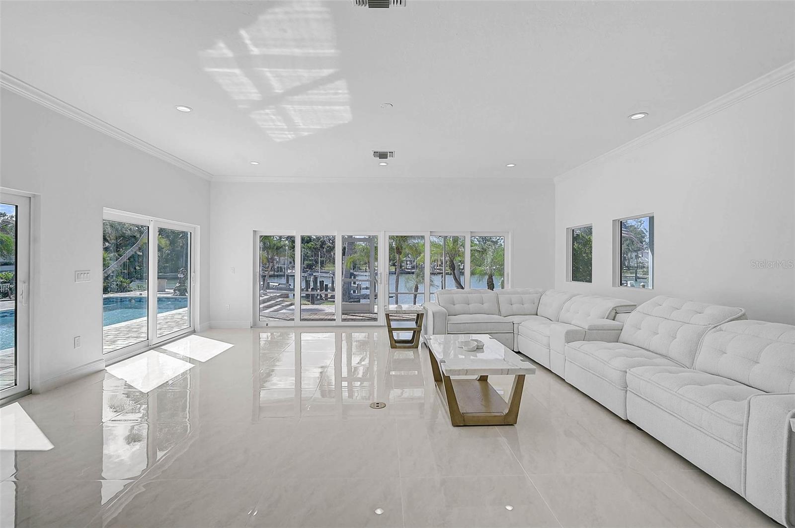BAY ISLAND SHORES - Residential