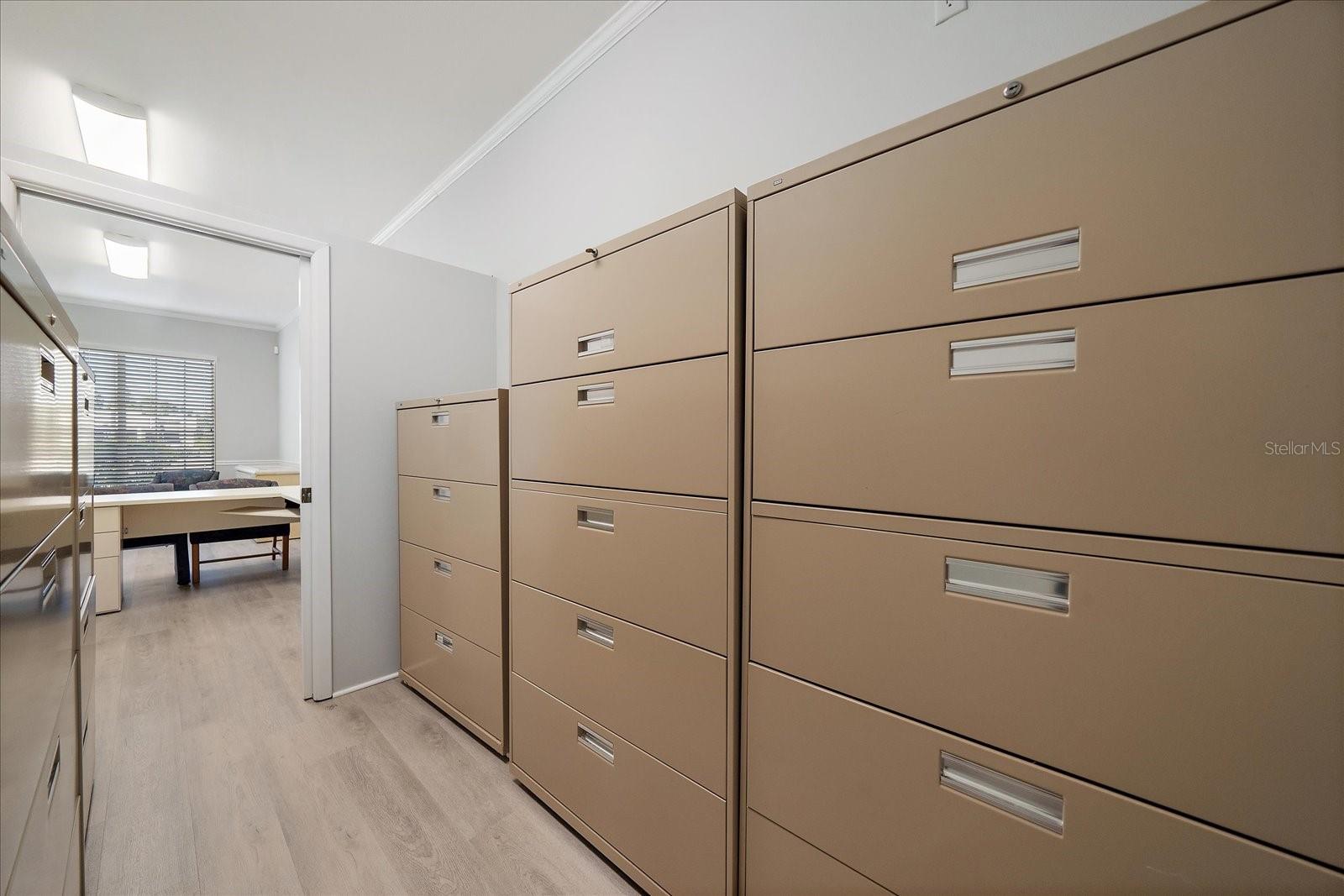 LAKESHORE VILLAGE PLAZA - Commercial Lease